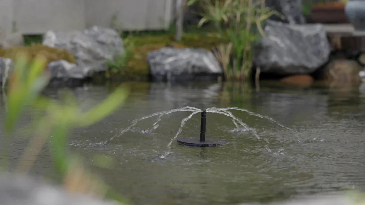 A Real-World Test of a Solar-Powered Mini Fountain: Can It Really "Spray Water Simply by Throwing It Into the Water?"